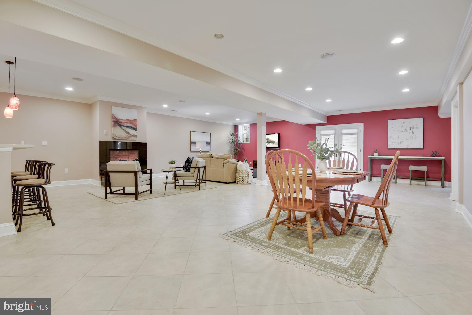 MCLEAN MANOR - Residential