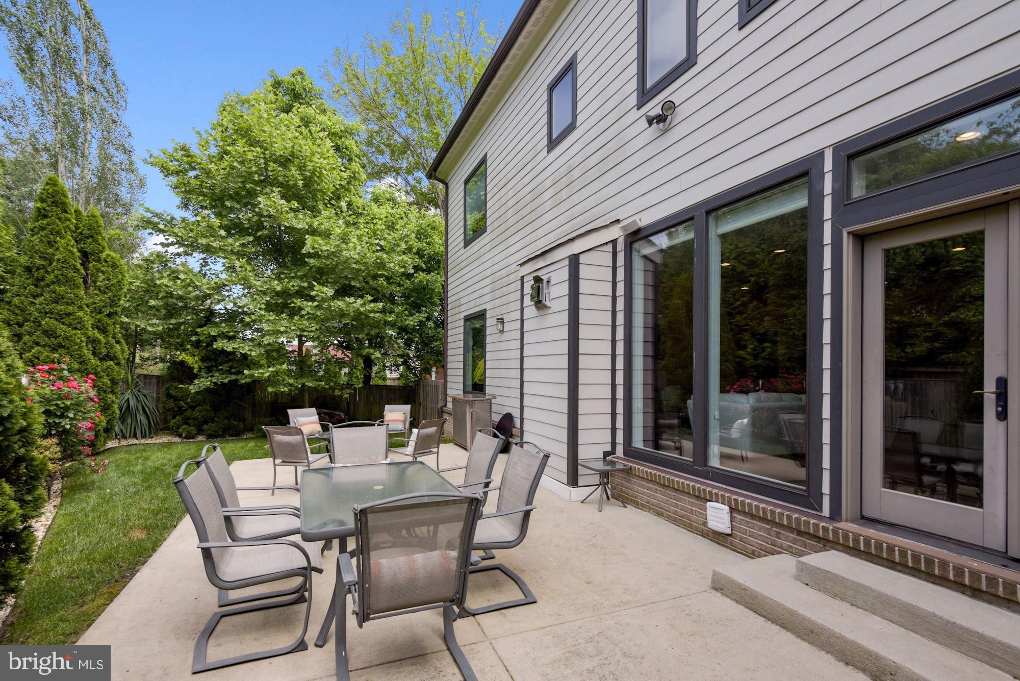 MCLEAN MANOR - Residential