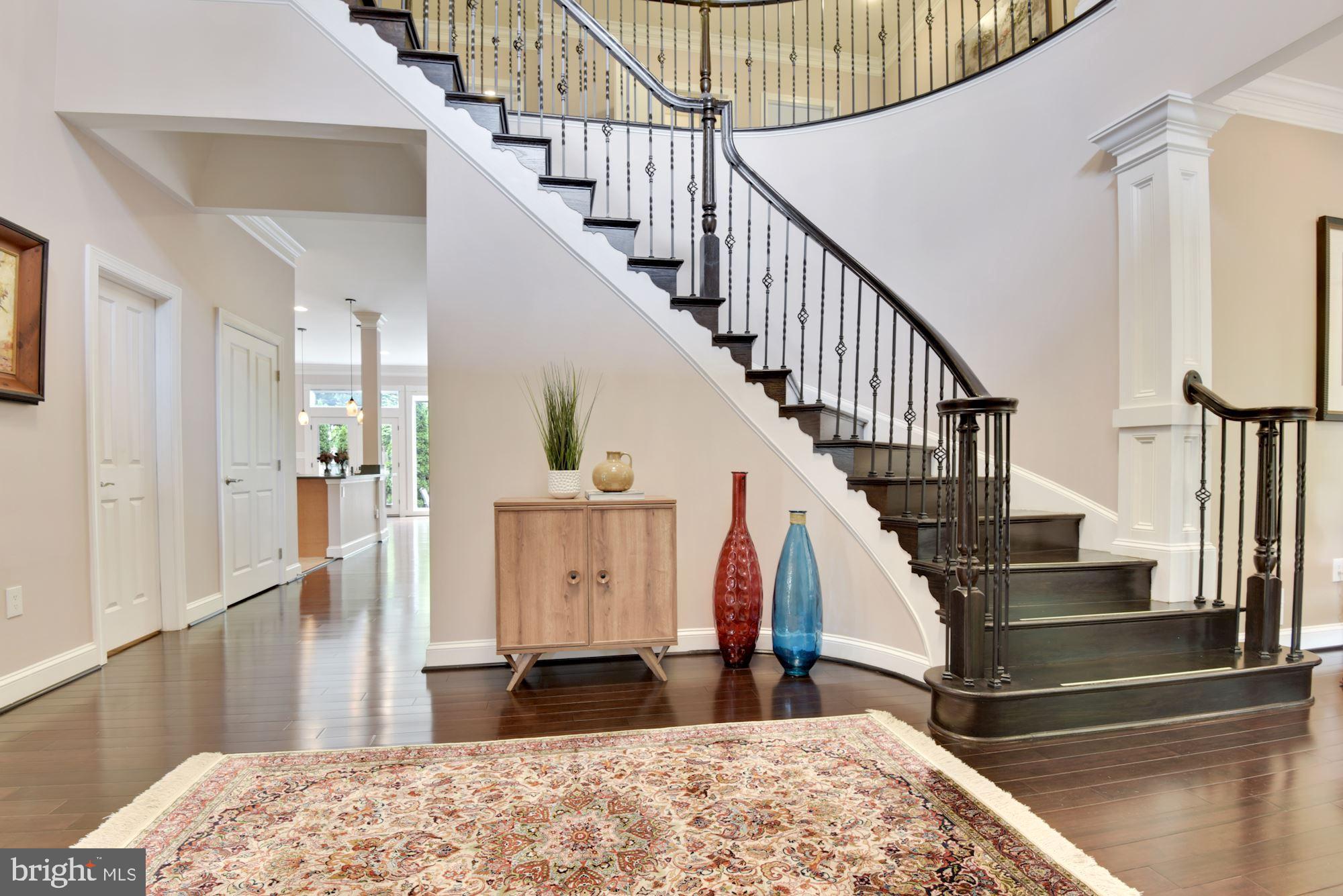 MCLEAN MANOR - Residential