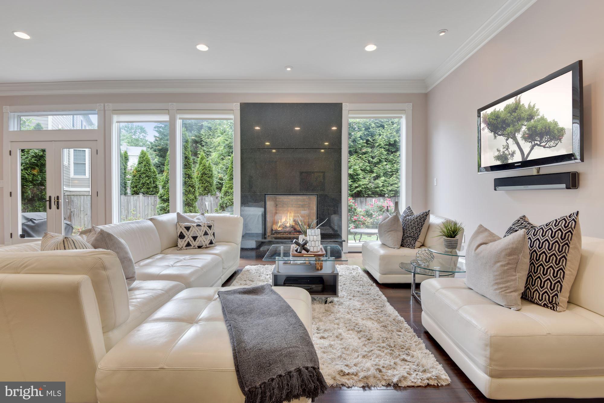 MCLEAN MANOR - Residential