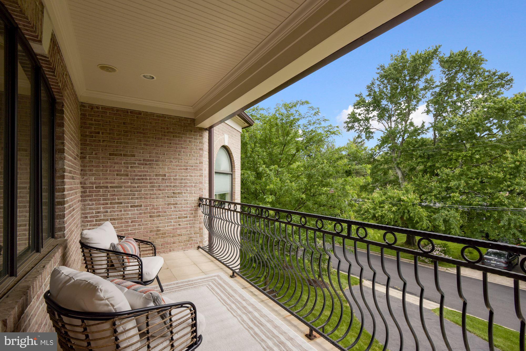 MCLEAN MANOR - Residential