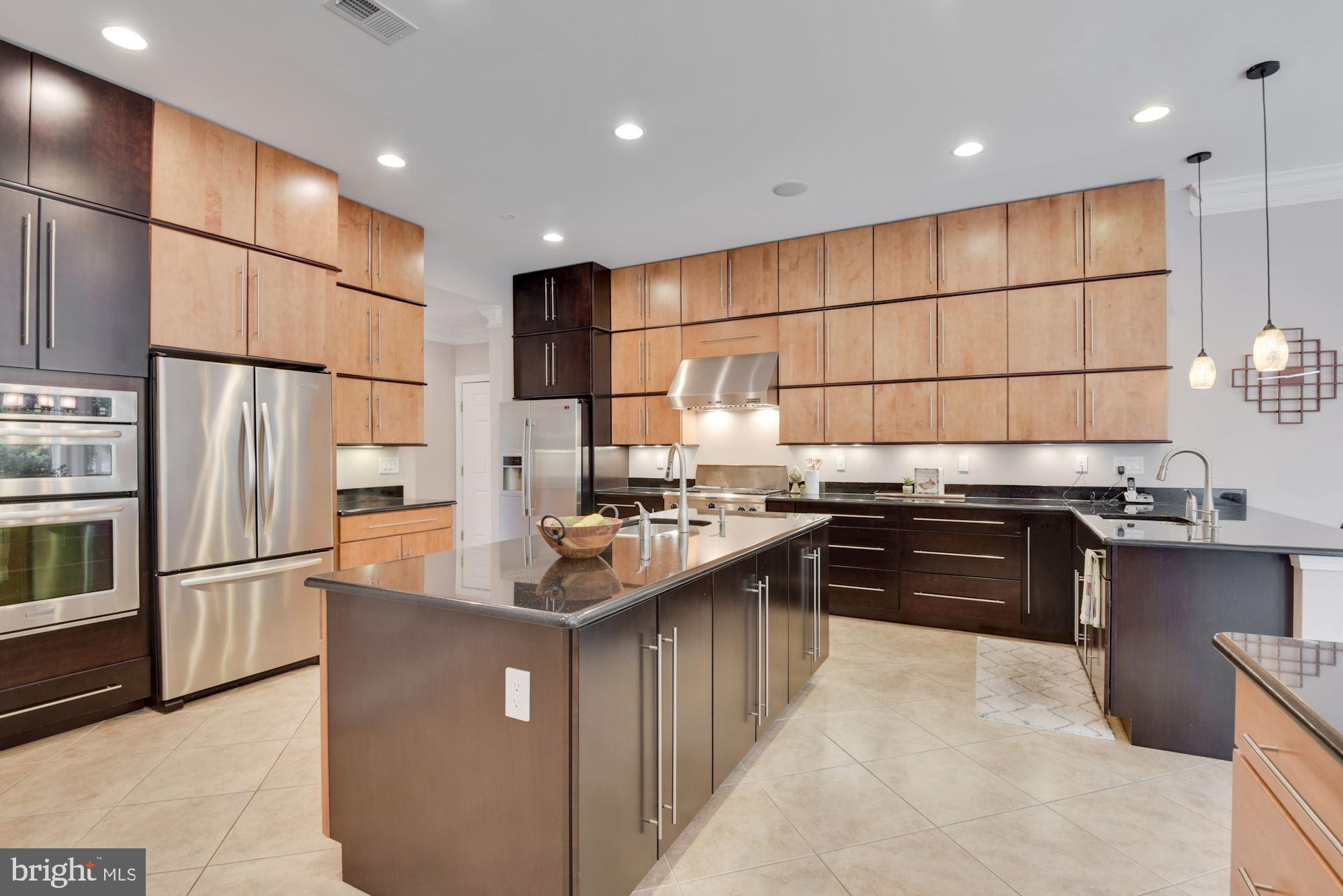 MCLEAN MANOR - Residential