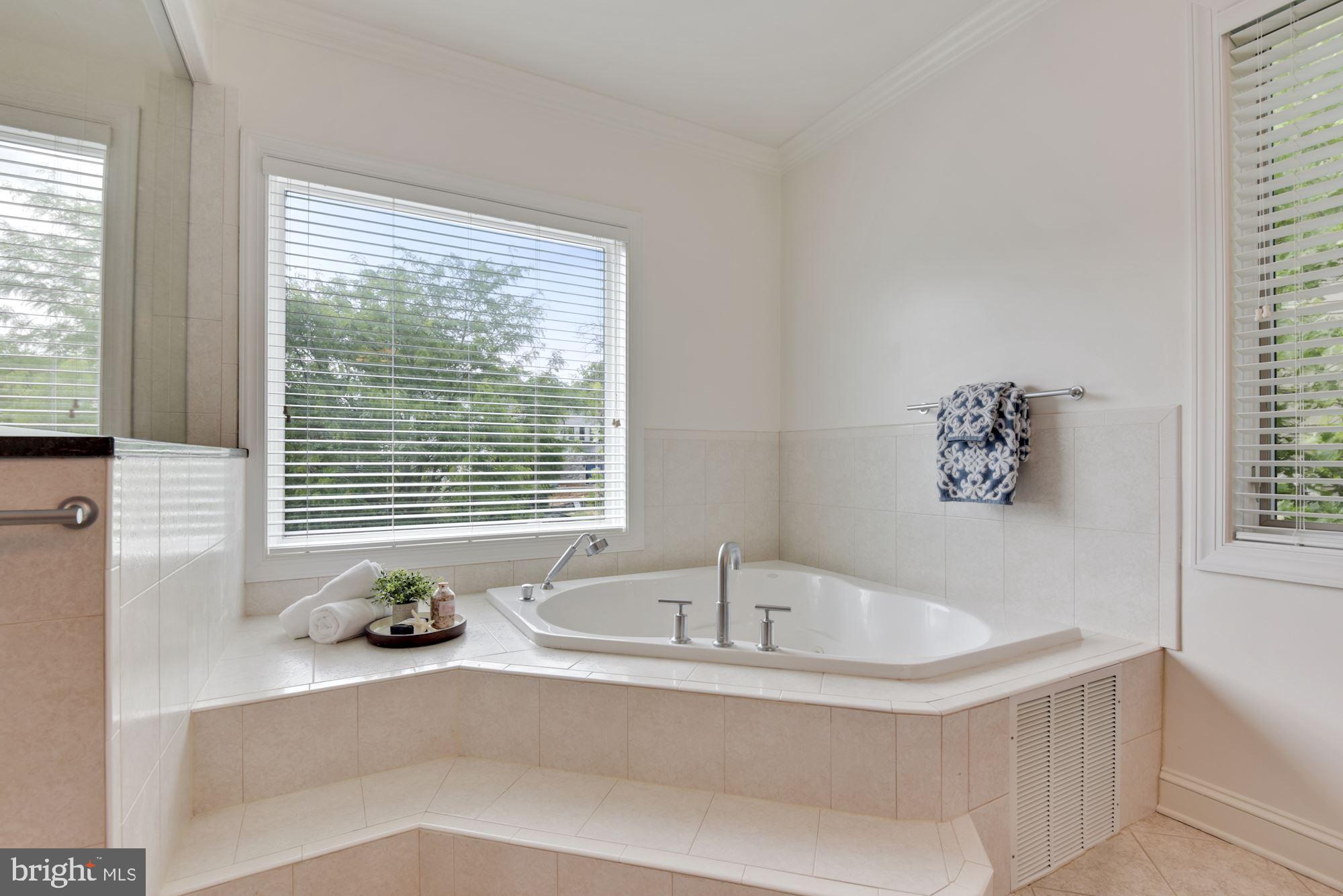 MCLEAN MANOR - Residential