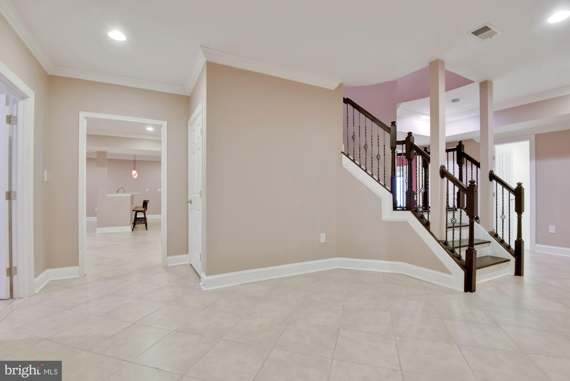 MCLEAN MANOR - Residential