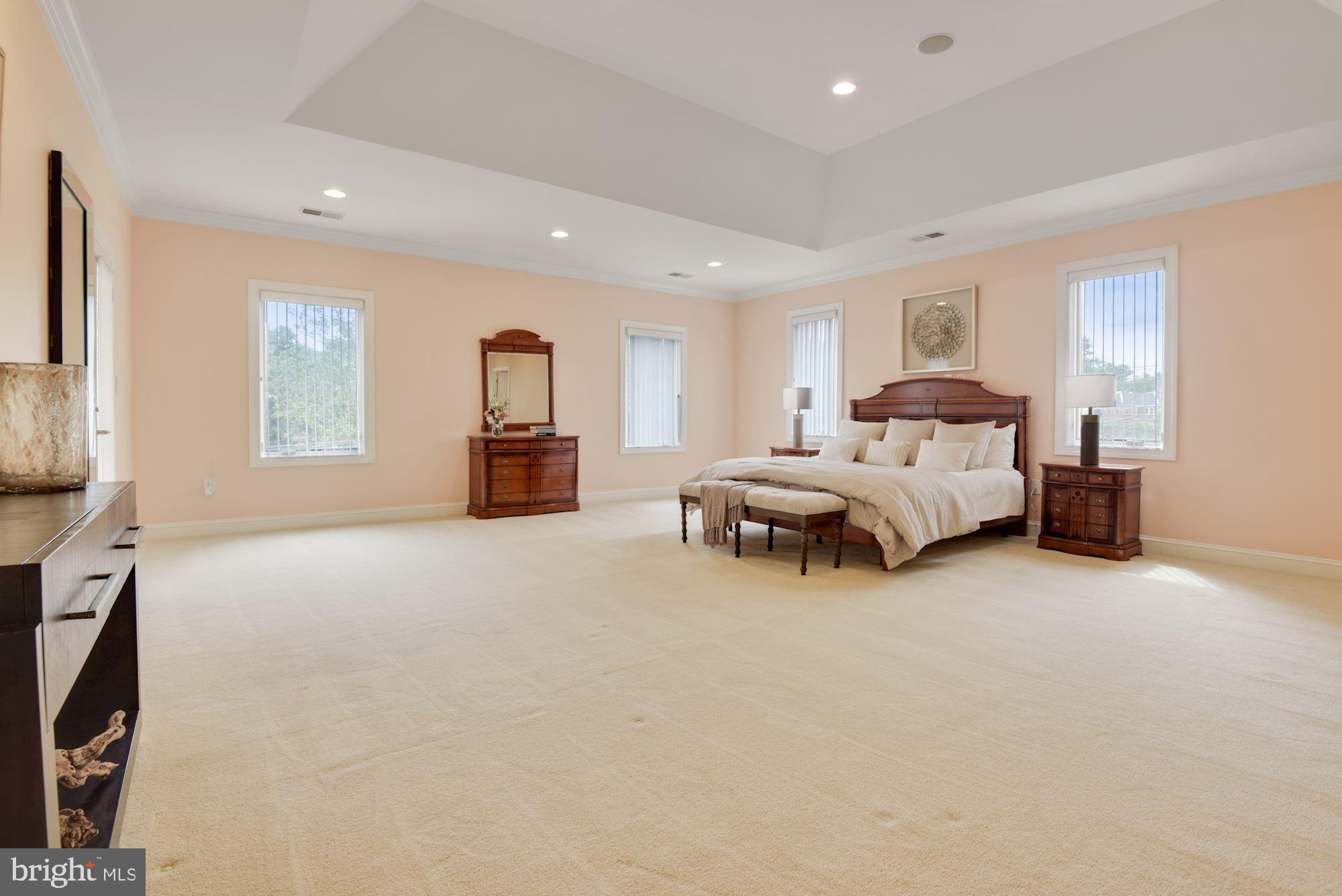 MCLEAN MANOR - Residential