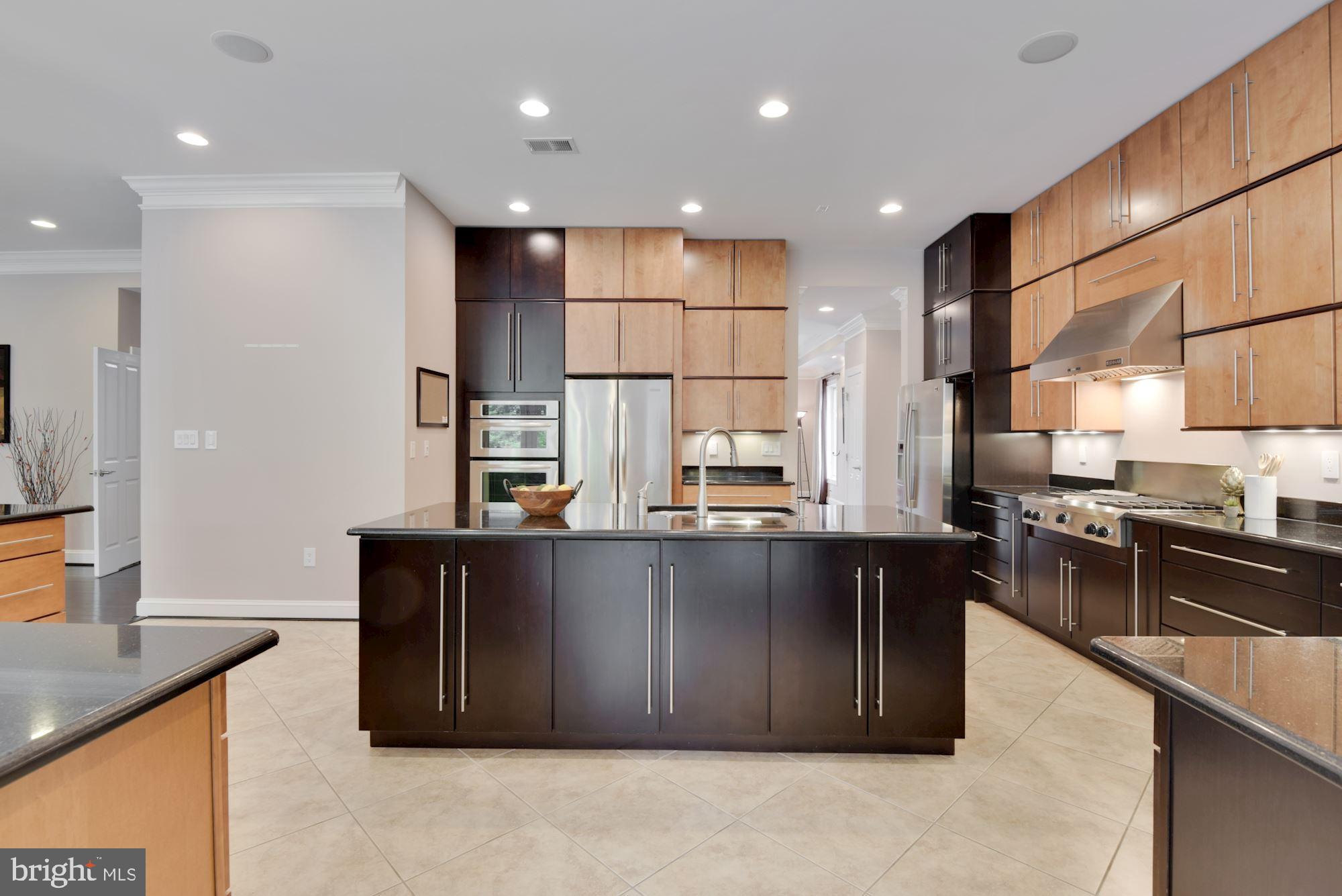 MCLEAN MANOR - Residential