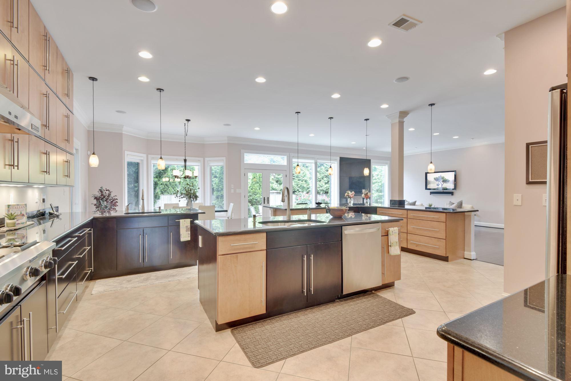 MCLEAN MANOR - Residential