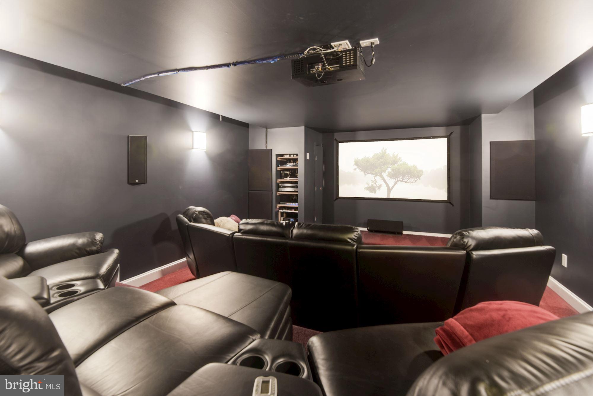 MCLEAN MANOR - Residential