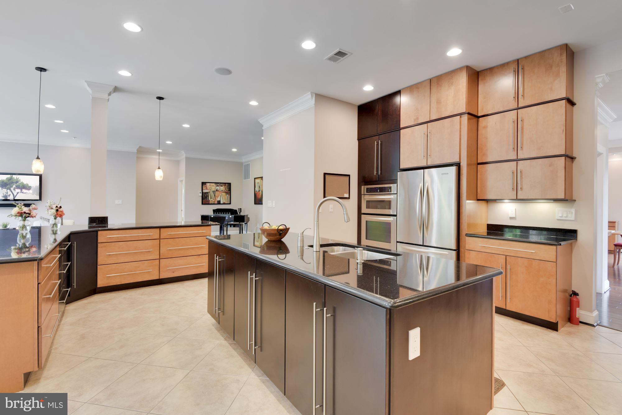 MCLEAN MANOR - Residential