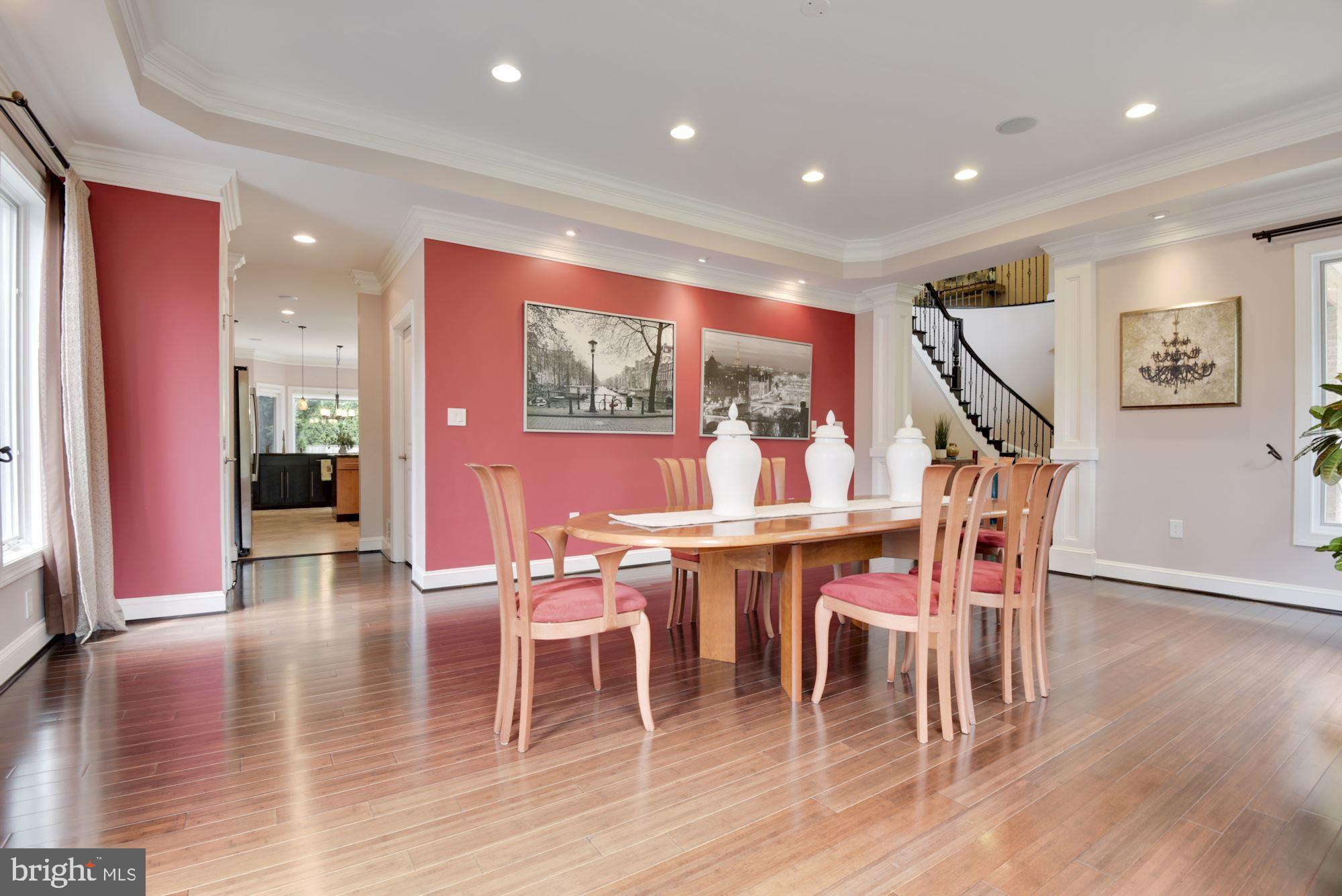 MCLEAN MANOR - Residential