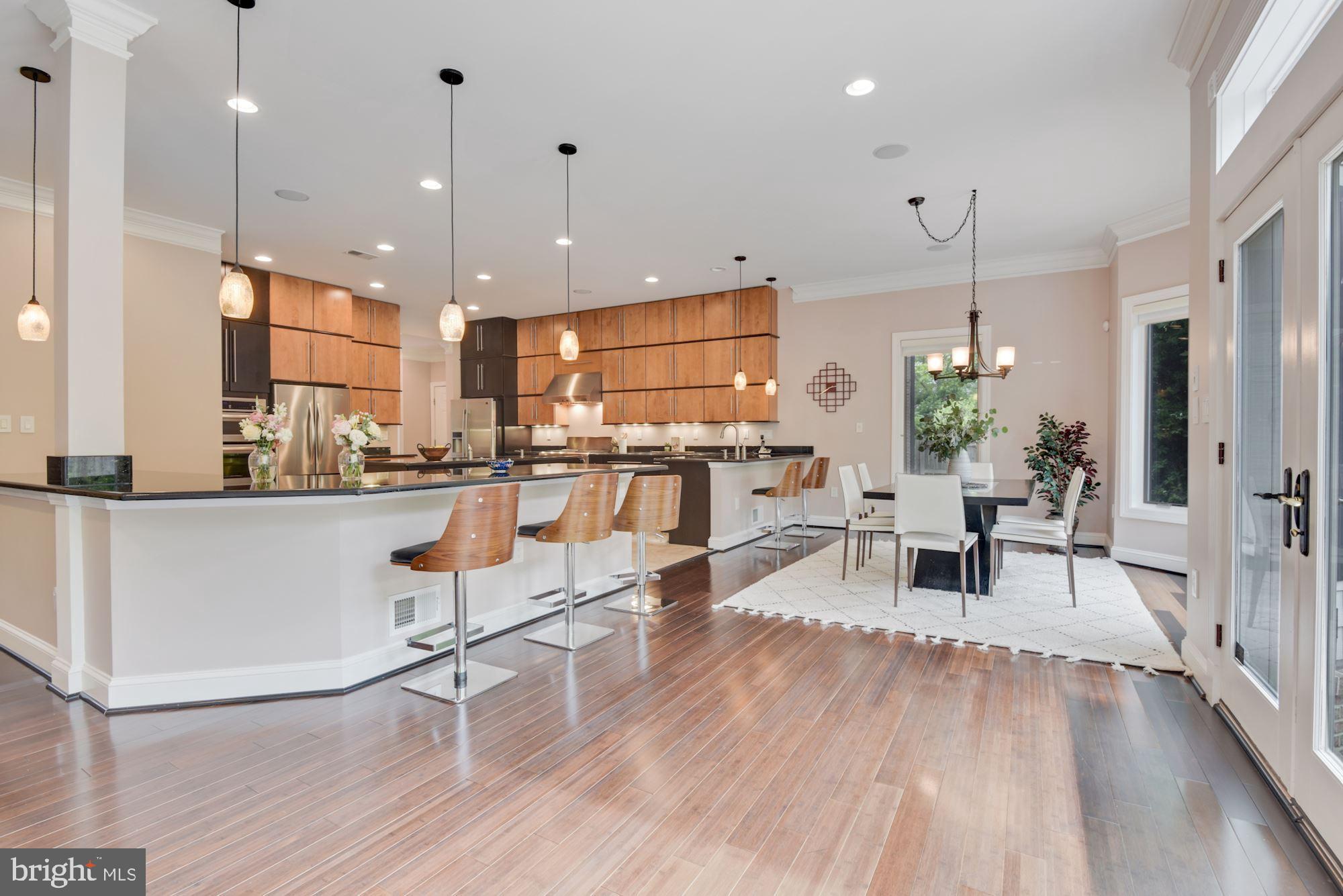 MCLEAN MANOR - Residential