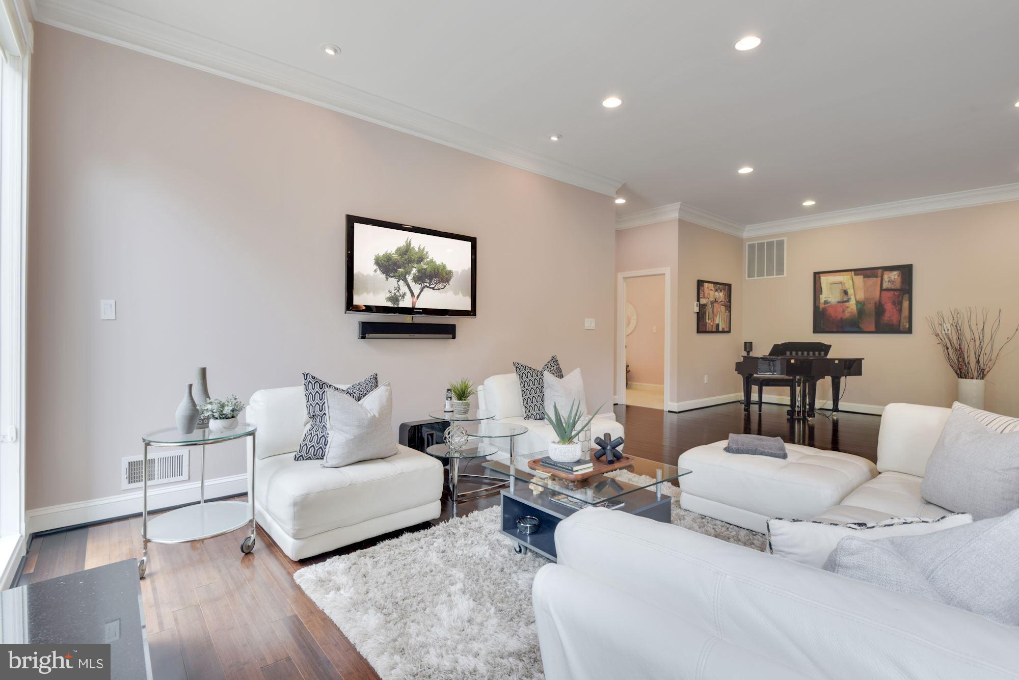 MCLEAN MANOR - Residential