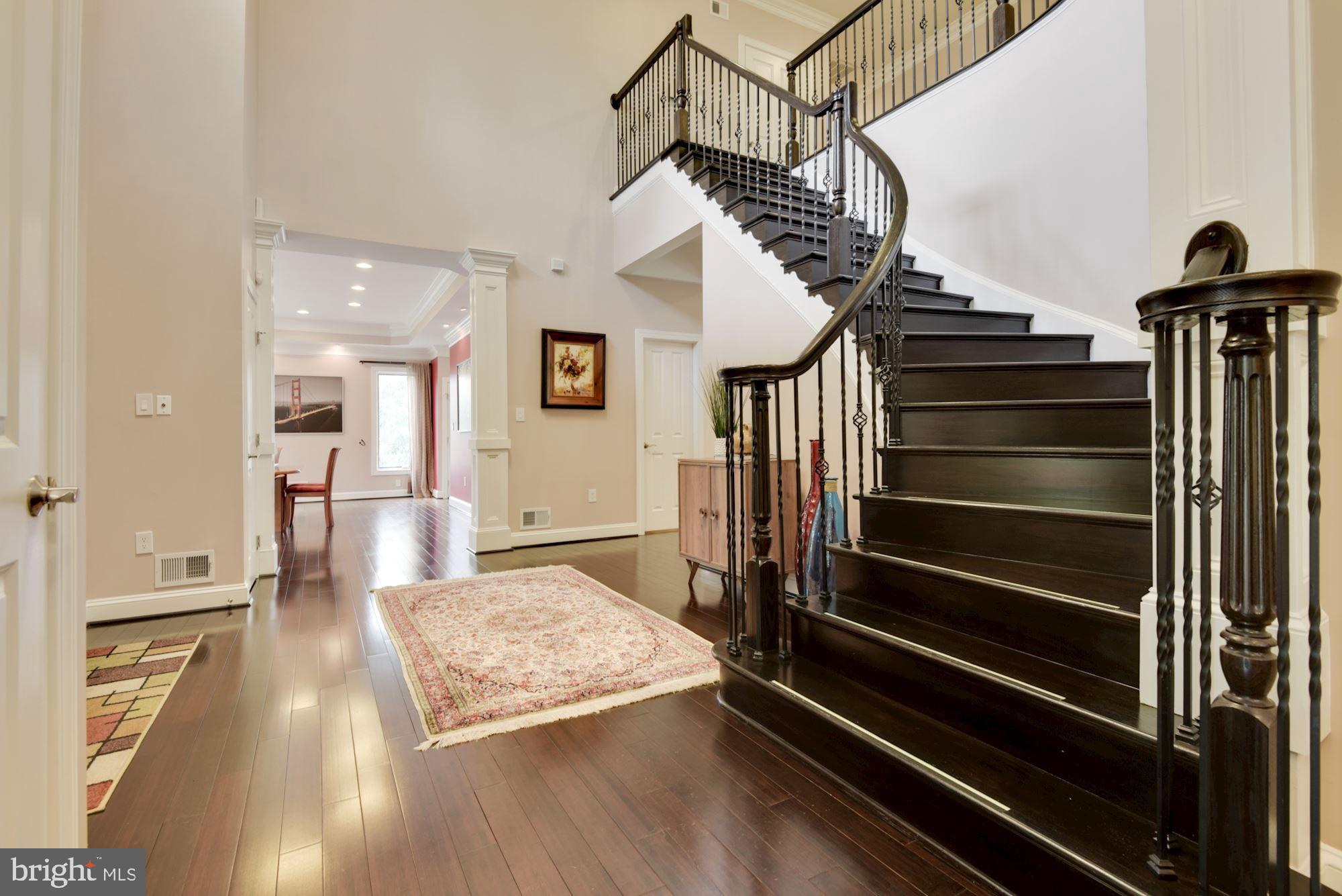 MCLEAN MANOR - Residential