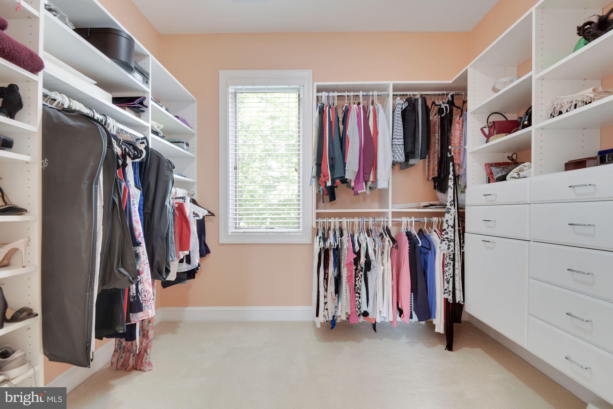 MCLEAN MANOR - Residential