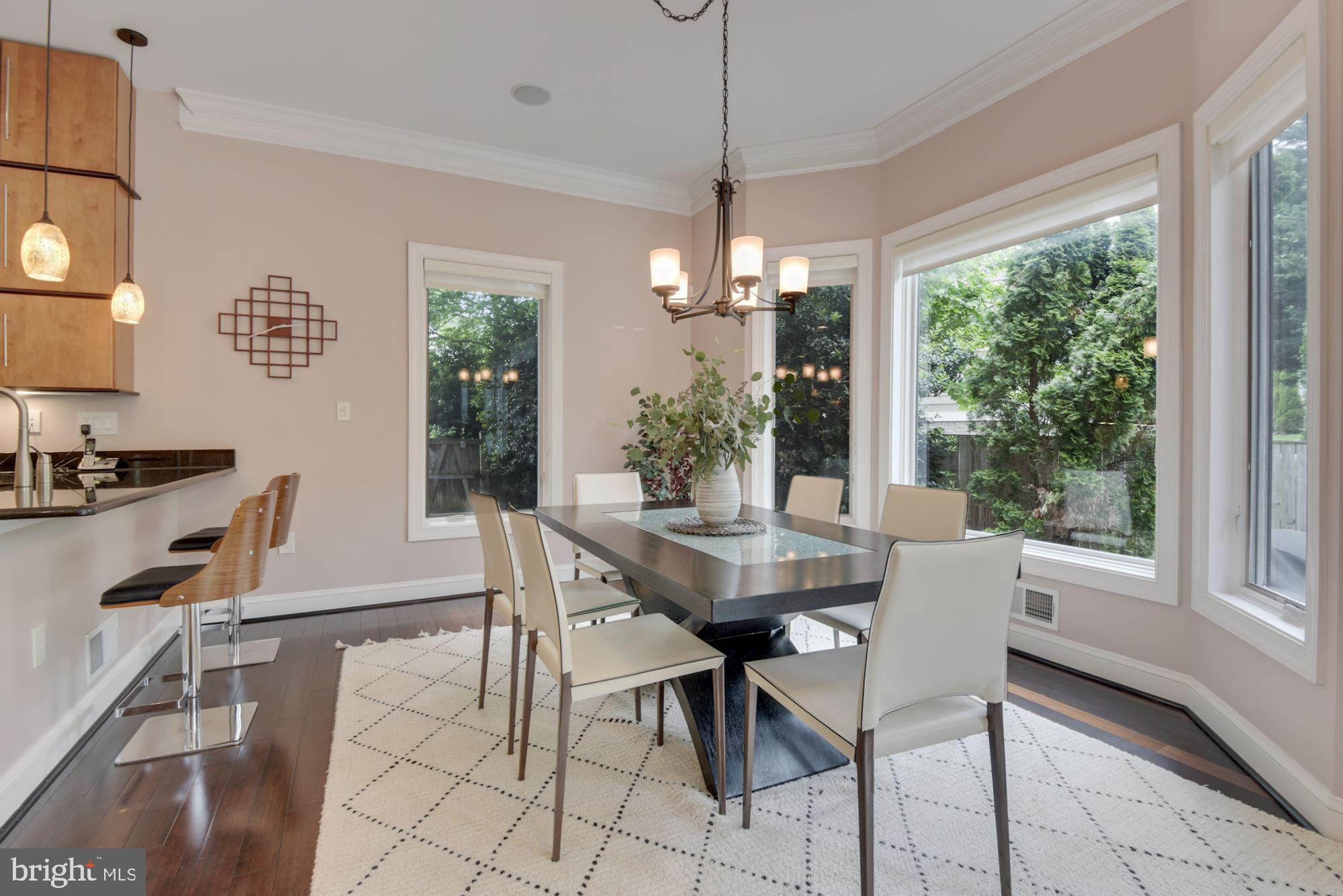 MCLEAN MANOR - Residential