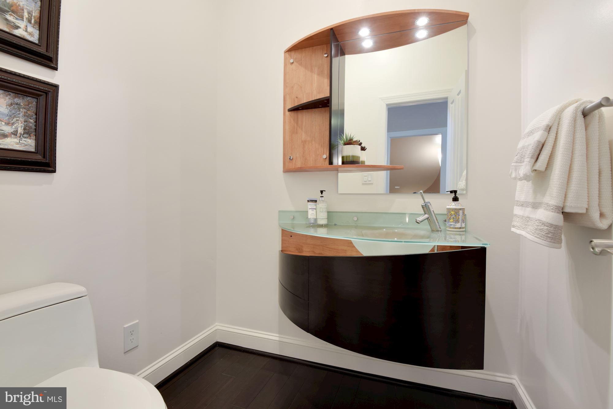 MCLEAN MANOR - Residential