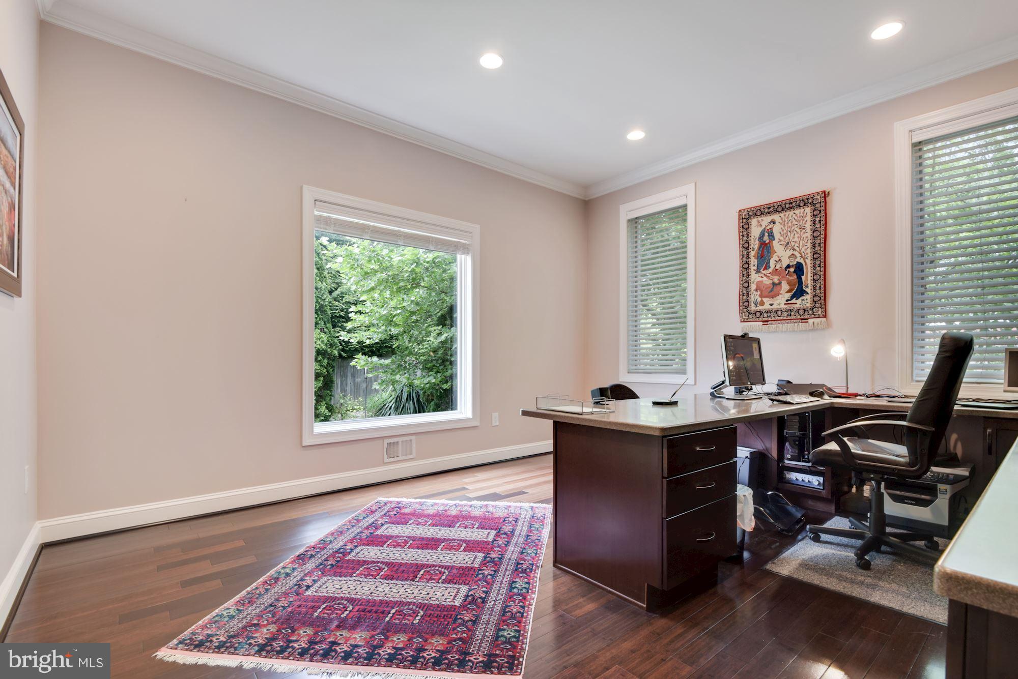 MCLEAN MANOR - Residential