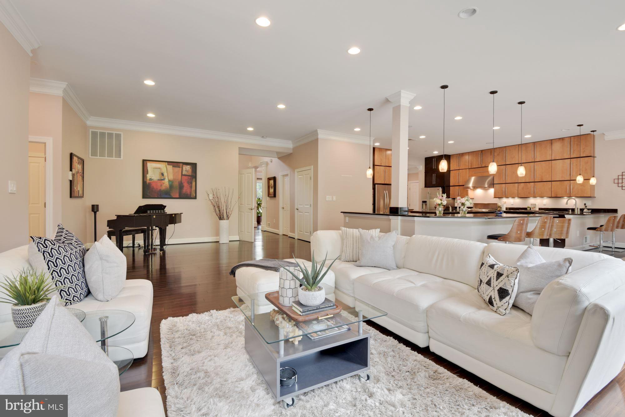 MCLEAN MANOR - Residential