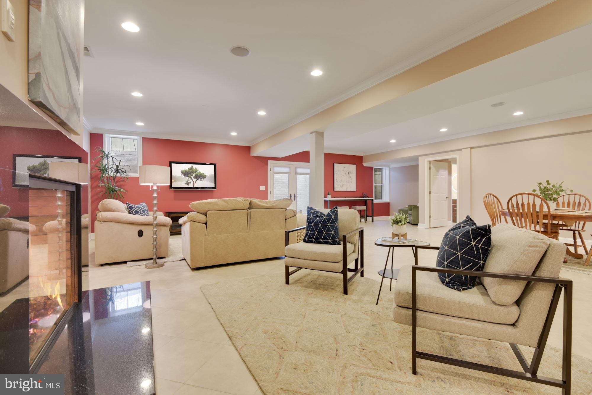 MCLEAN MANOR - Residential