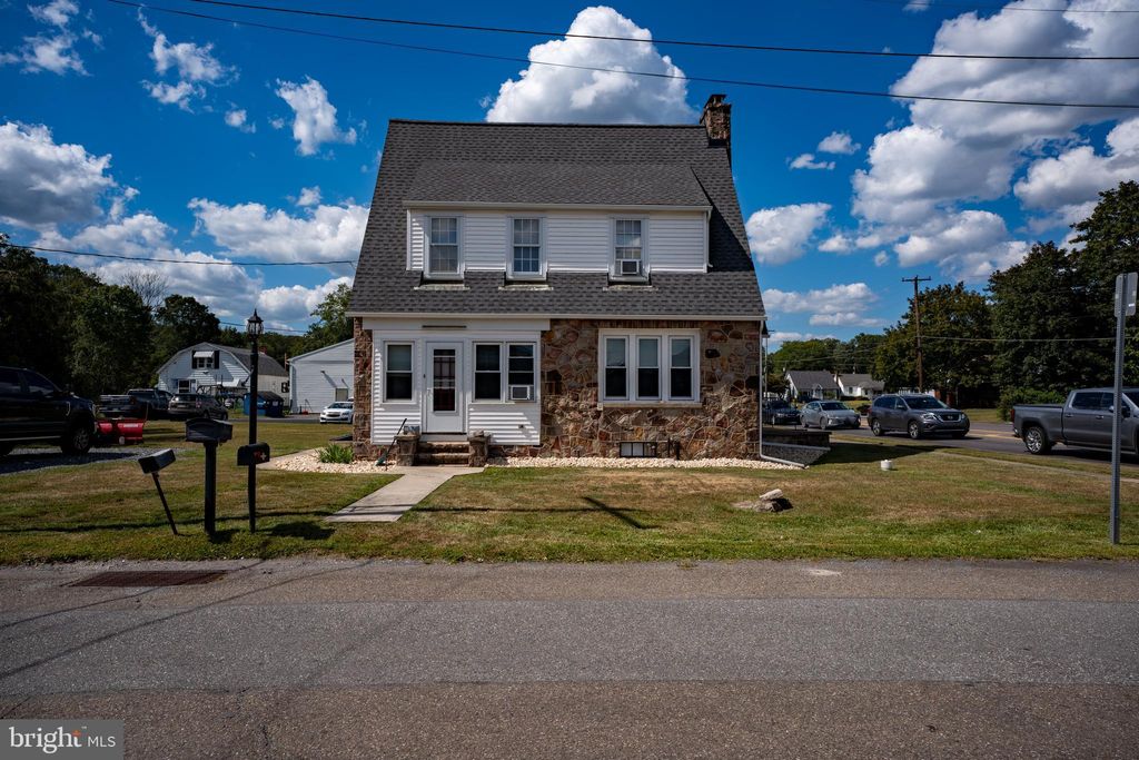 Photo of 225 Claremont Avenue, TAMAQUA, PA 18252 (MLS # PASK2023374)