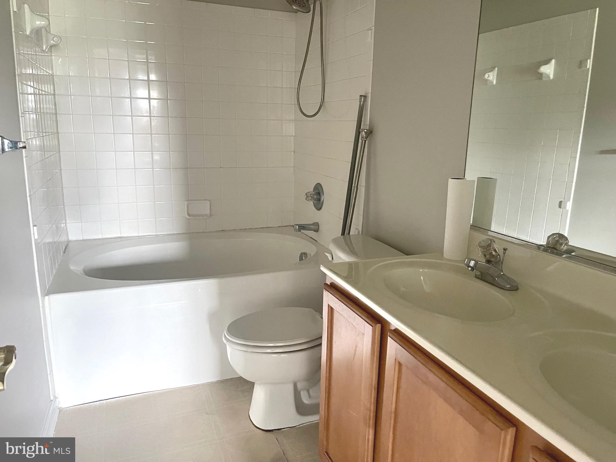 WOOD CREEK GOLF COMM - Residential