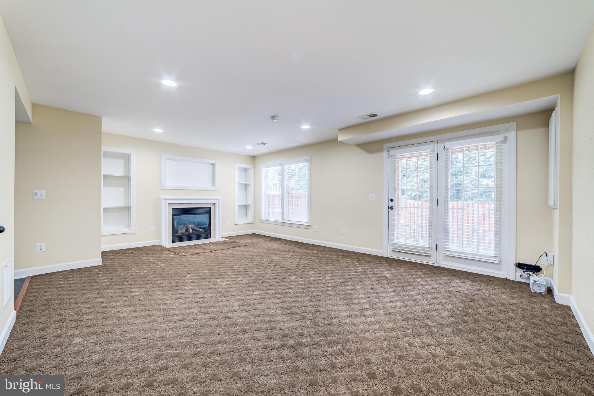 ASHTON COMMONS - Residential Lease