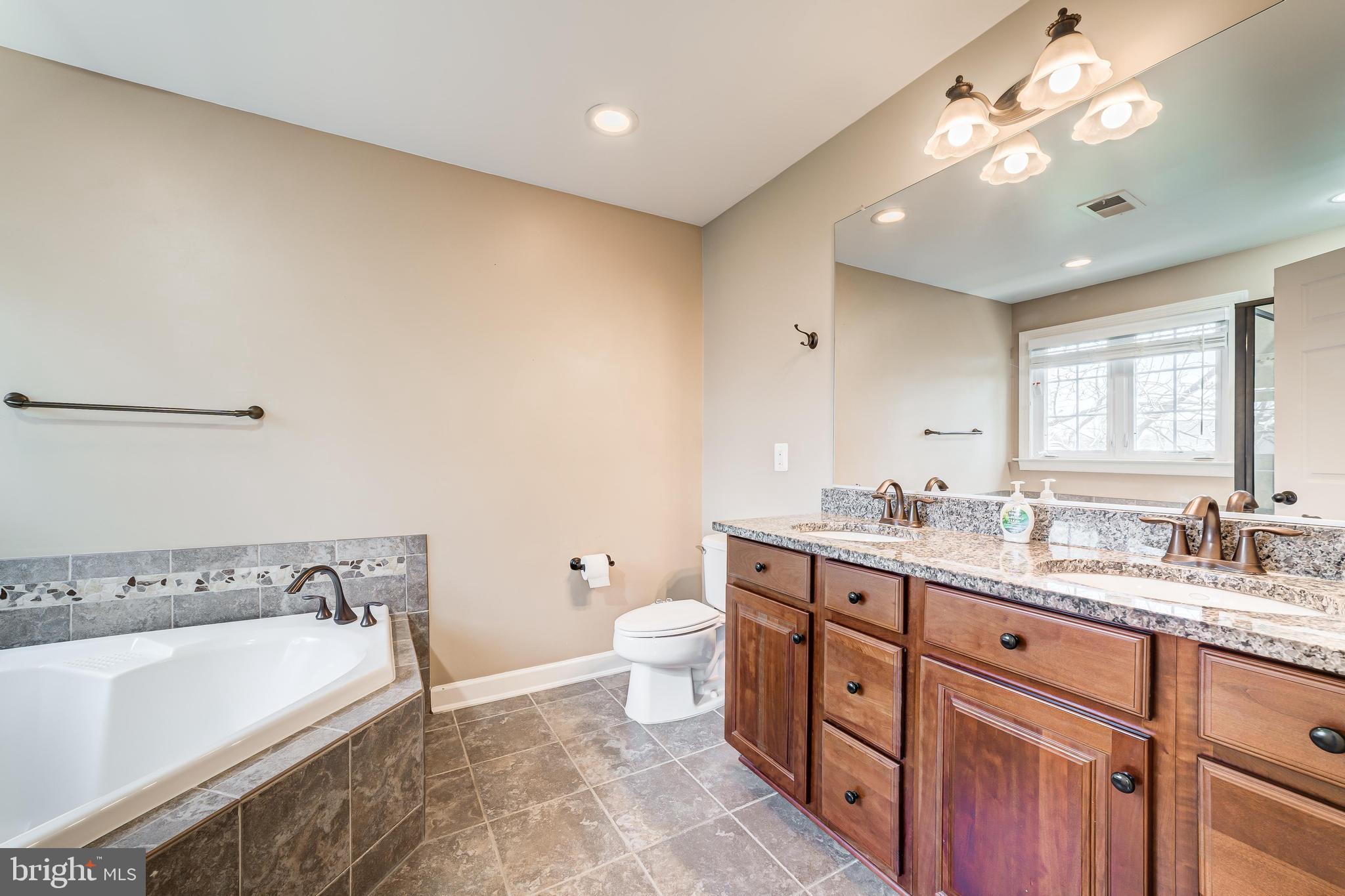 ASHTON COMMONS - Residential Lease