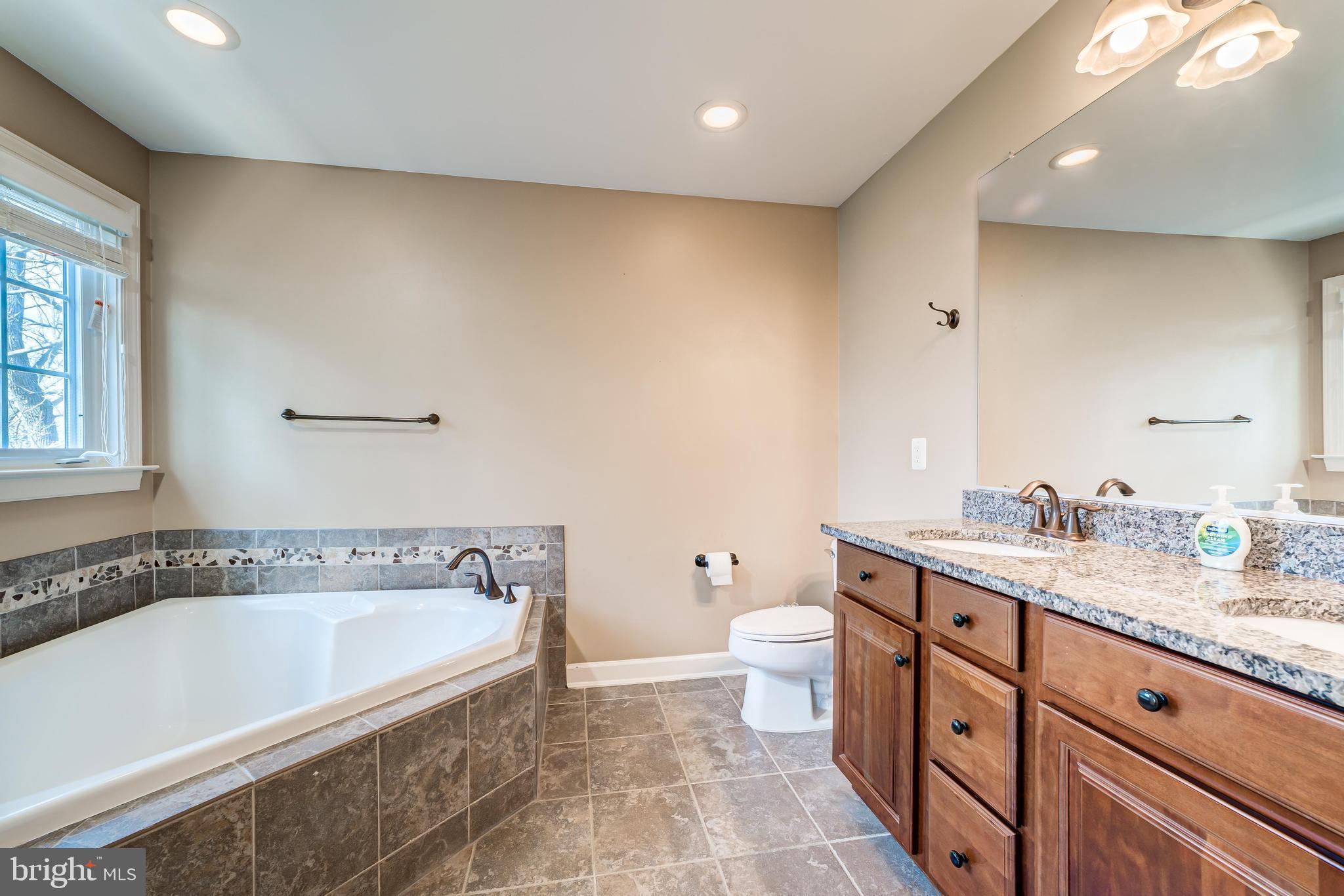 ASHTON COMMONS - Residential Lease