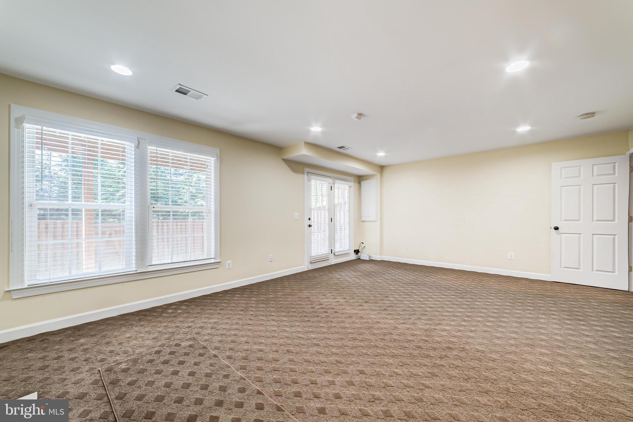 ASHTON COMMONS - Residential Lease