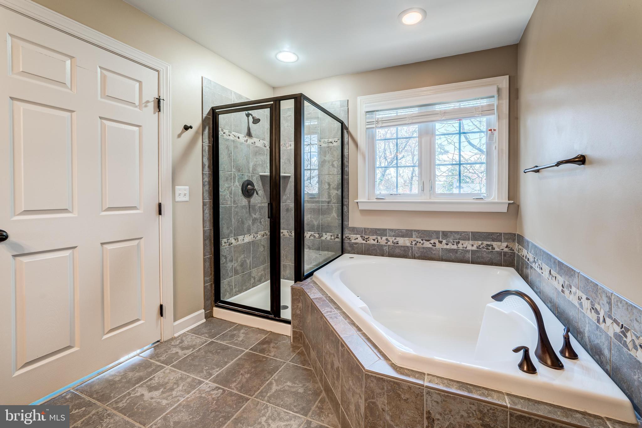 ASHTON COMMONS - Residential Lease