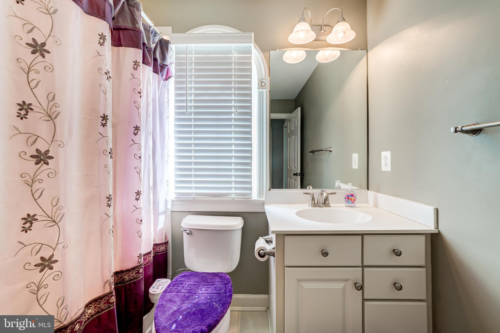 ASHTON COMMONS - Residential Lease