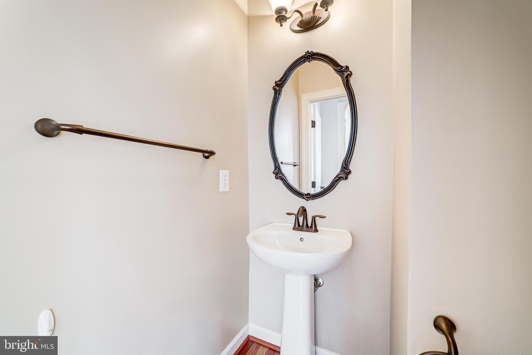 ASHTON COMMONS - Residential Lease