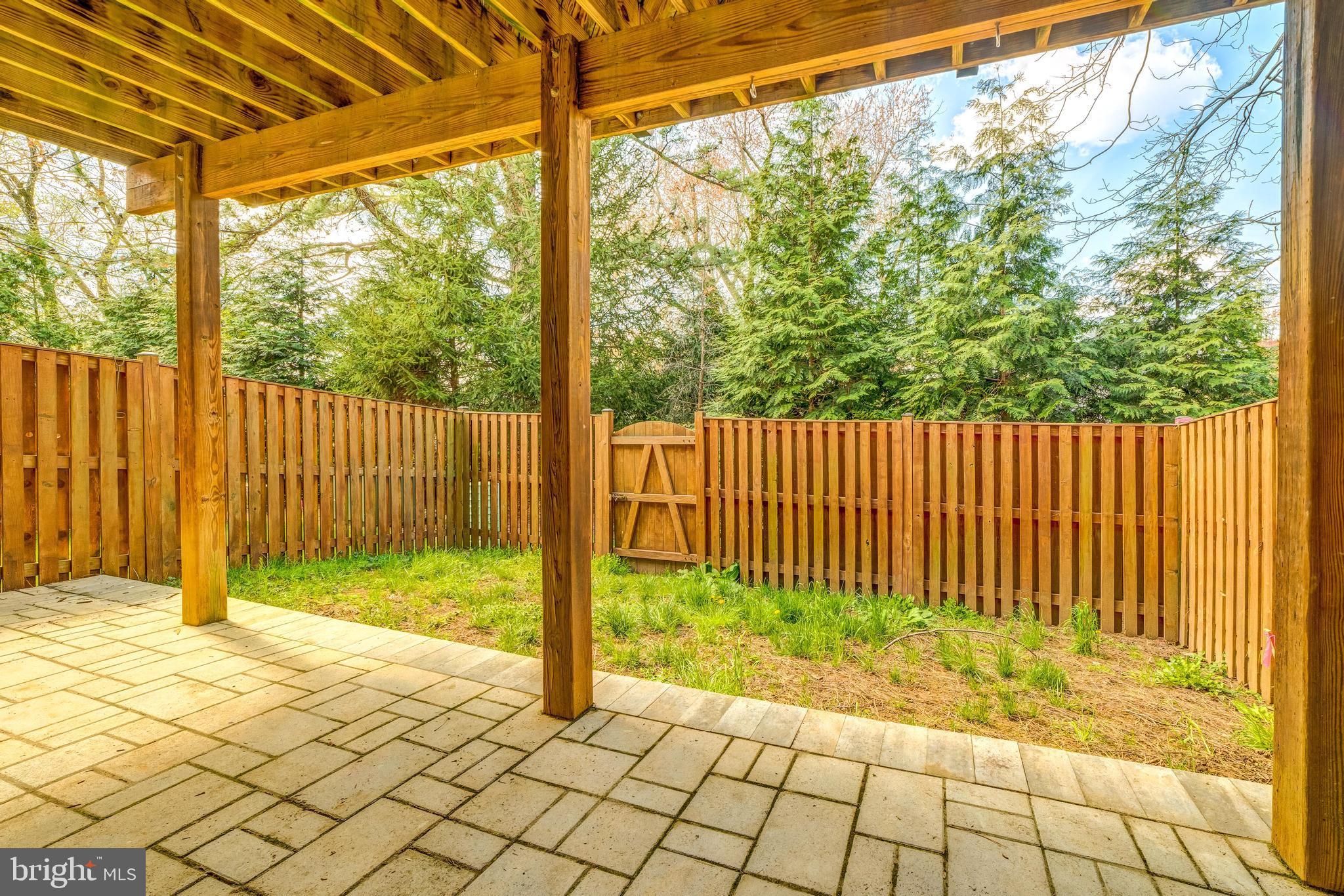 ASHTON COMMONS - Residential Lease