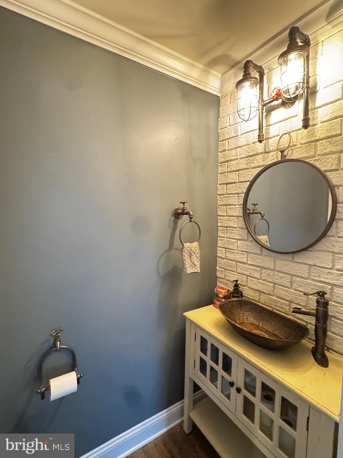 TWIN LAKES - Residential