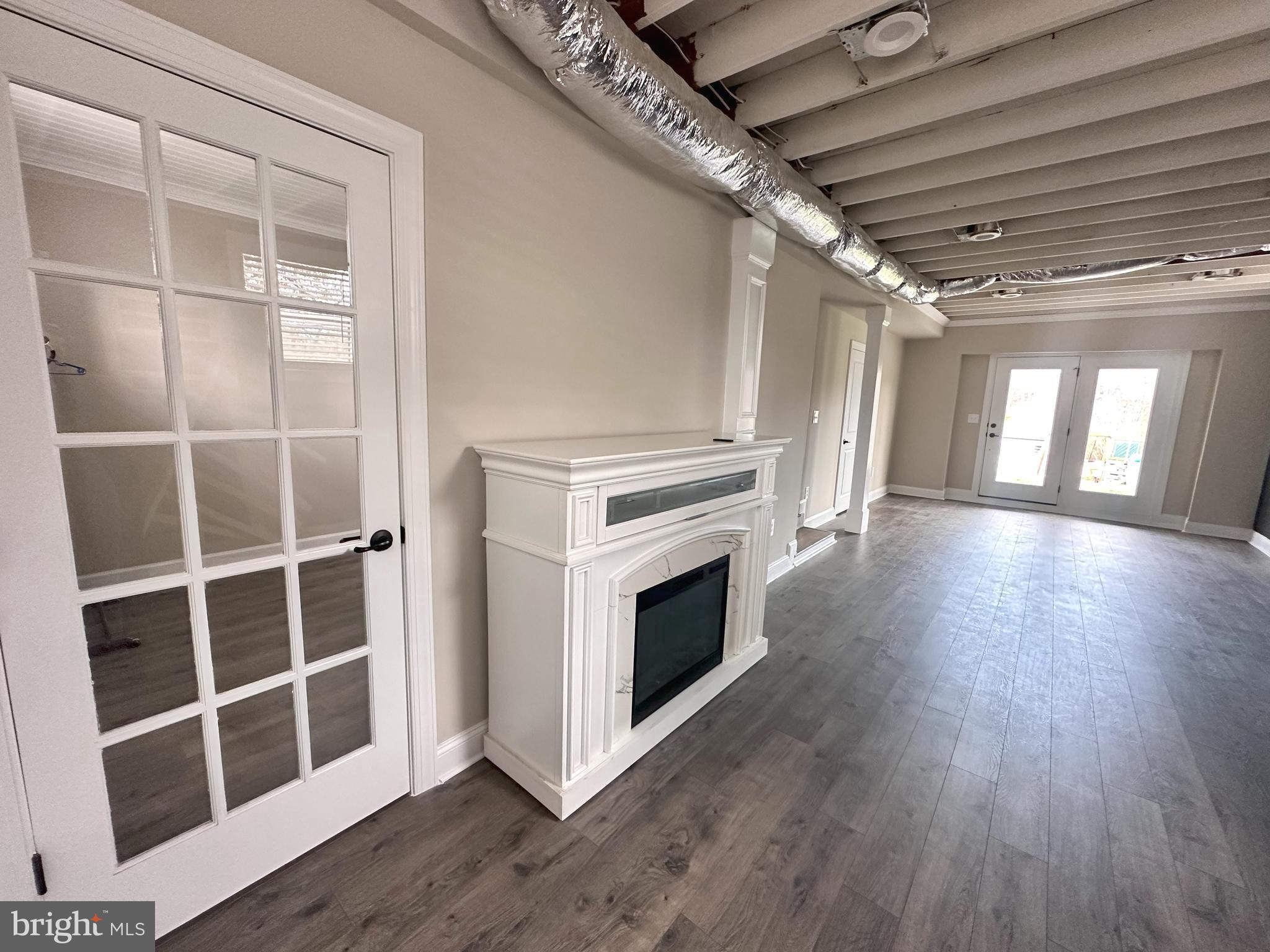 TWIN LAKES - Residential