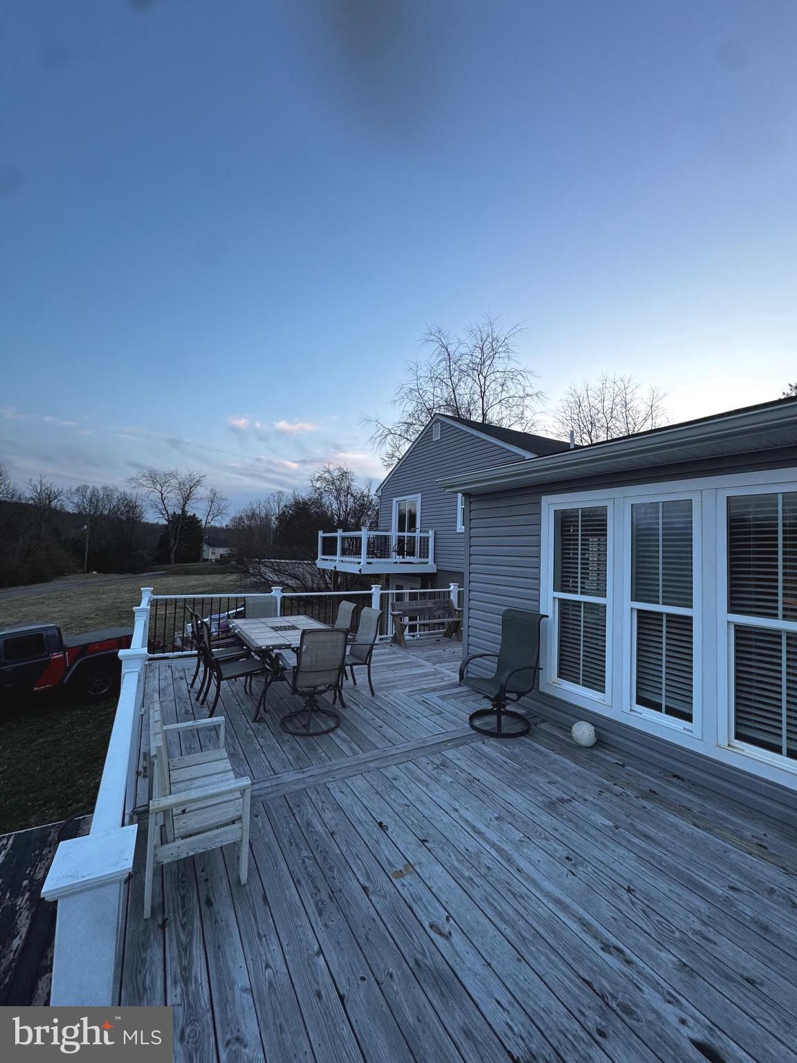 TWIN LAKES - Residential