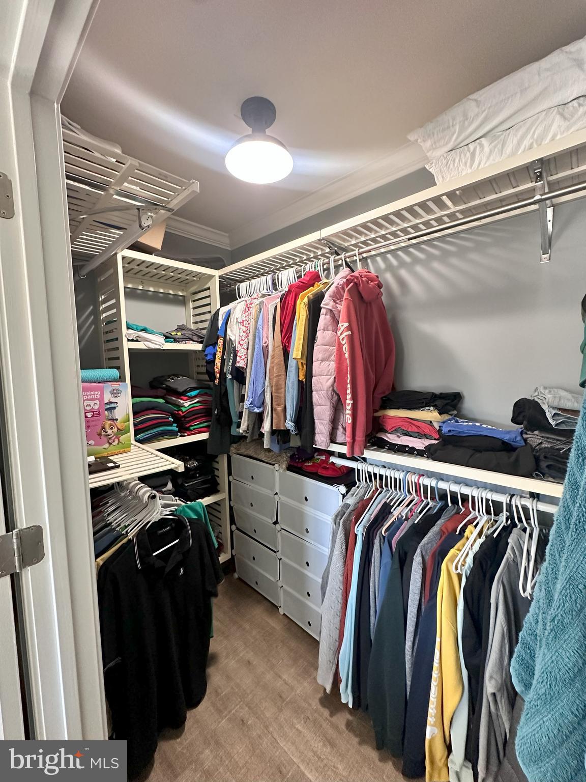 TWIN LAKES - Residential