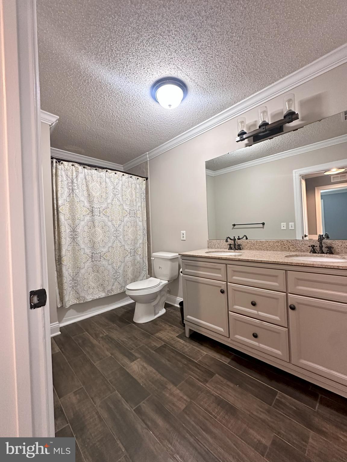 TWIN LAKES - Residential