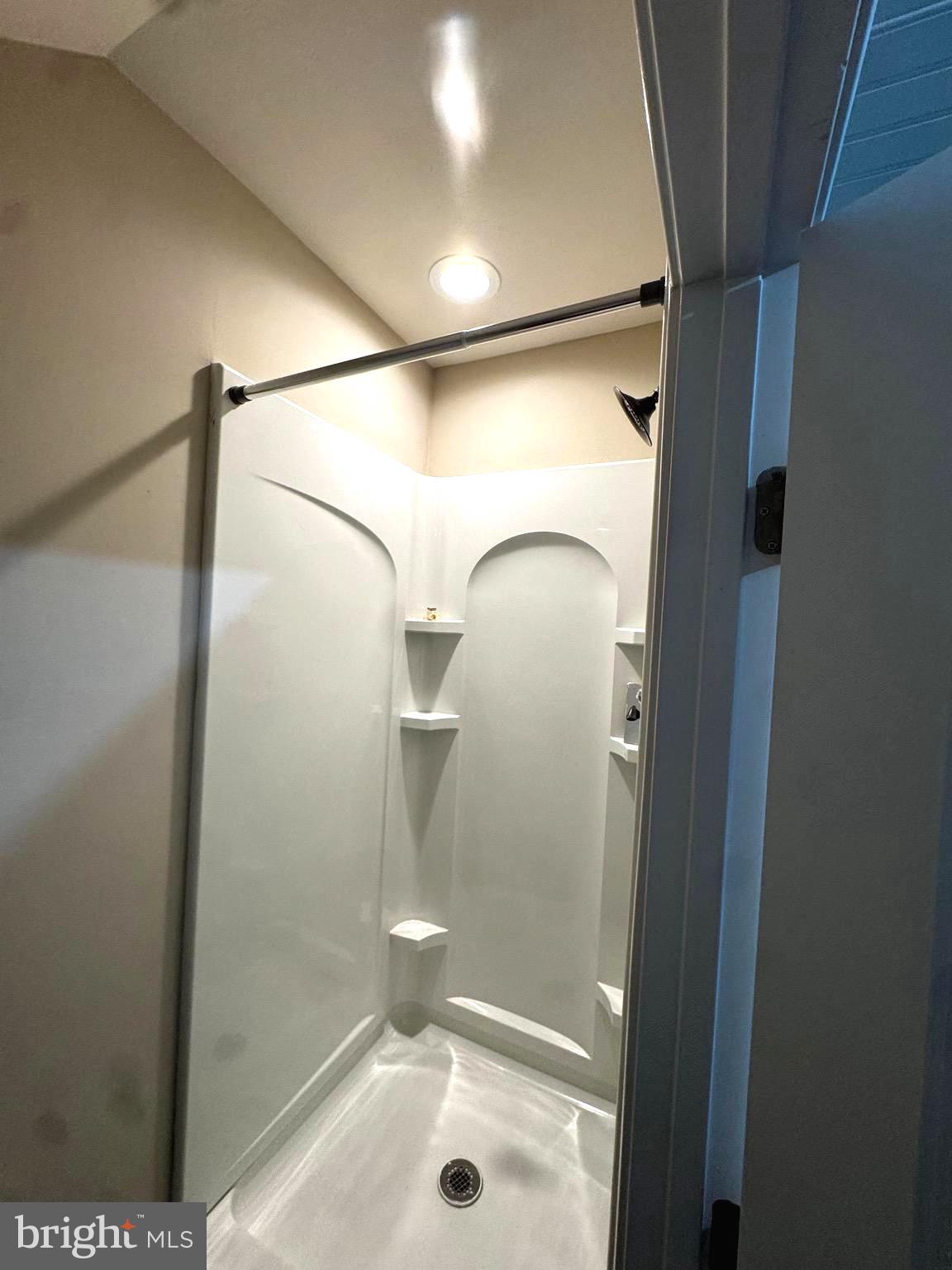 TWIN LAKES - Residential