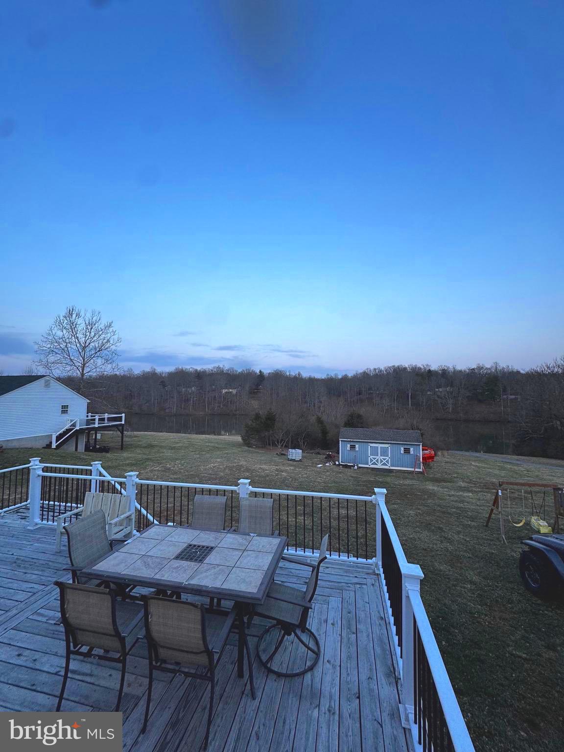 TWIN LAKES - Residential