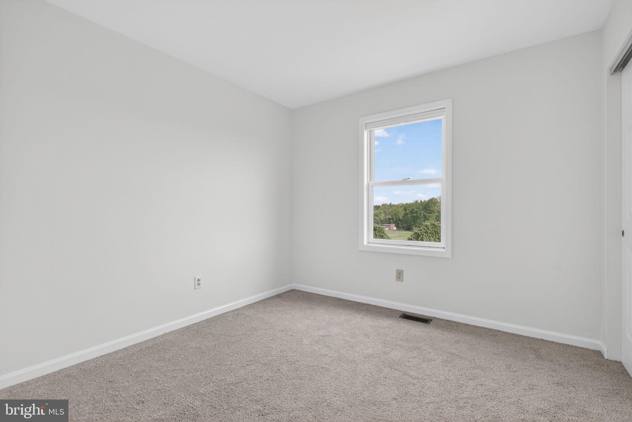 EMERALD HOLLOW ESTS - Residential