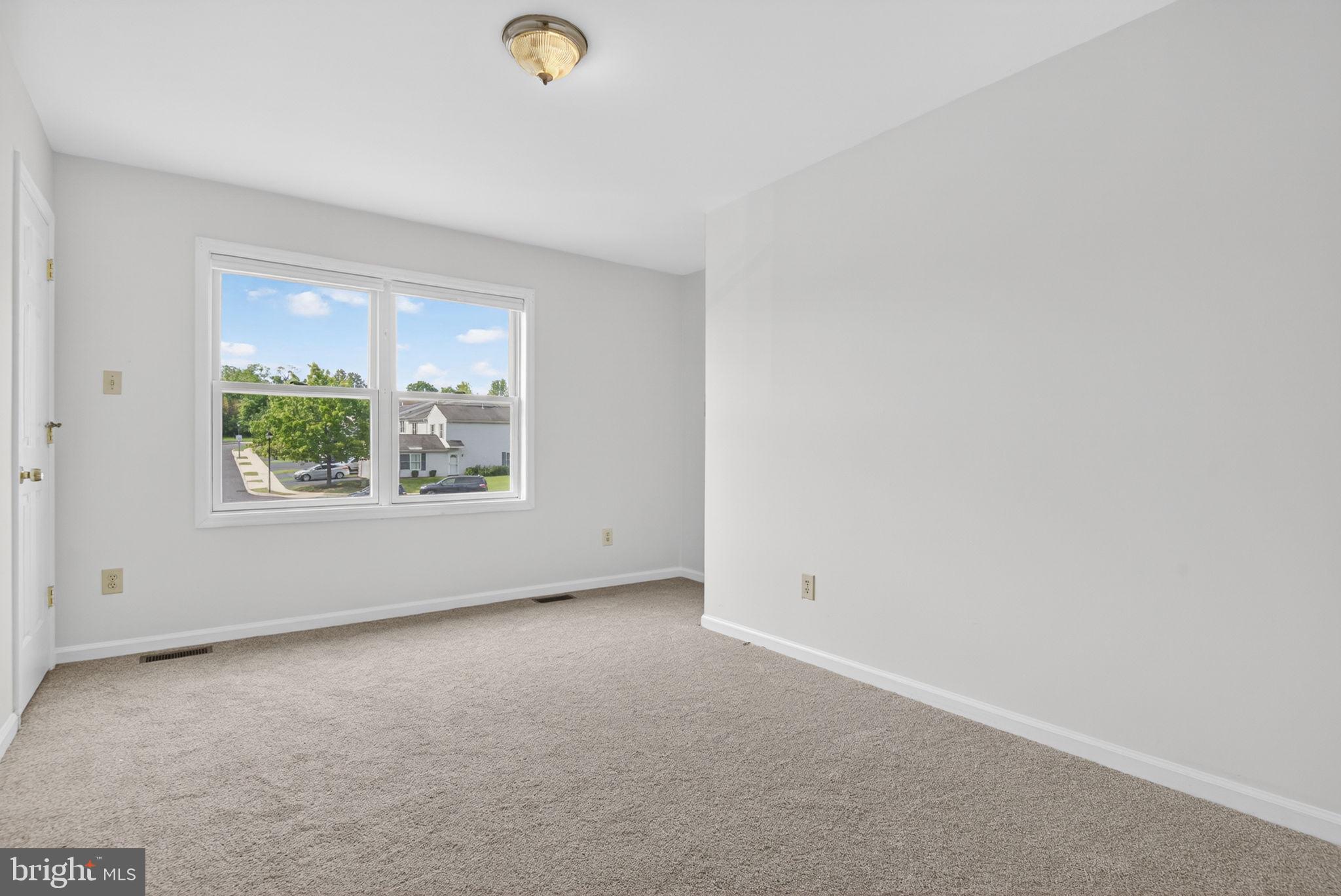 EMERALD HOLLOW ESTS - Residential