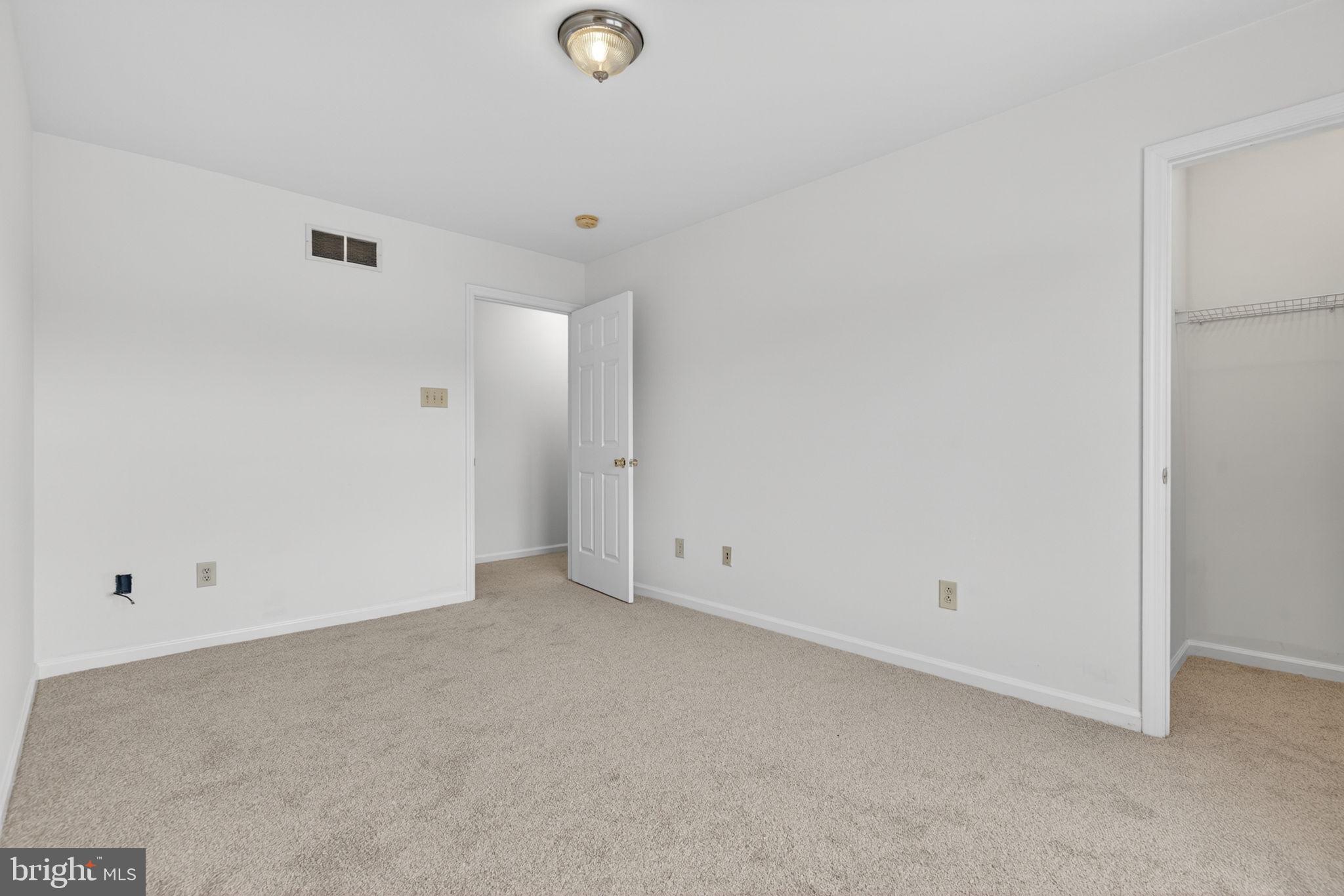 EMERALD HOLLOW ESTS - Residential