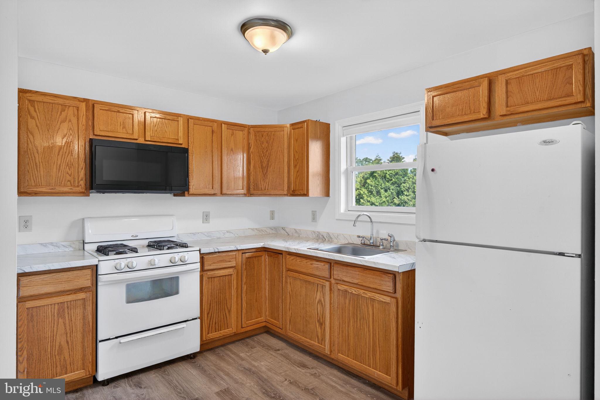 EMERALD HOLLOW ESTS - Residential