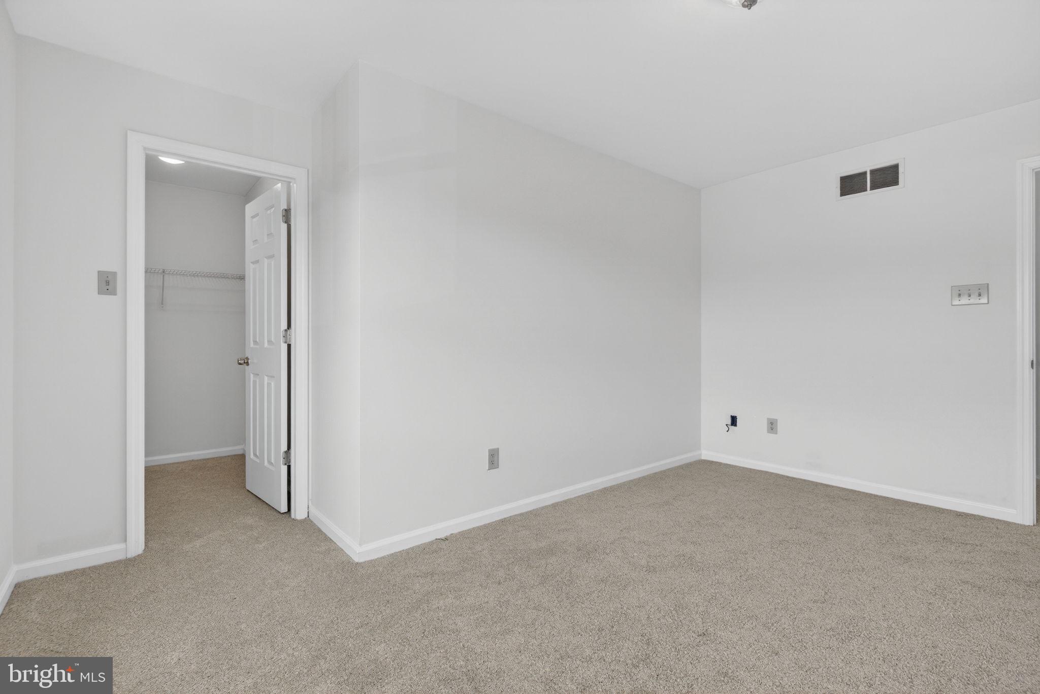 EMERALD HOLLOW ESTS - Residential