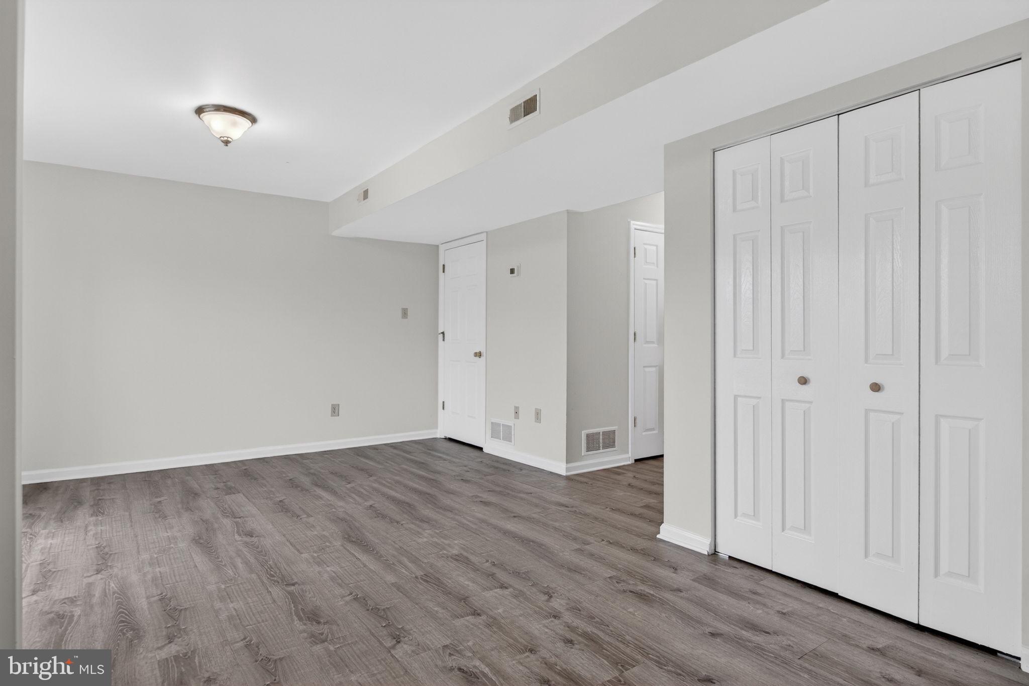 EMERALD HOLLOW ESTS - Residential