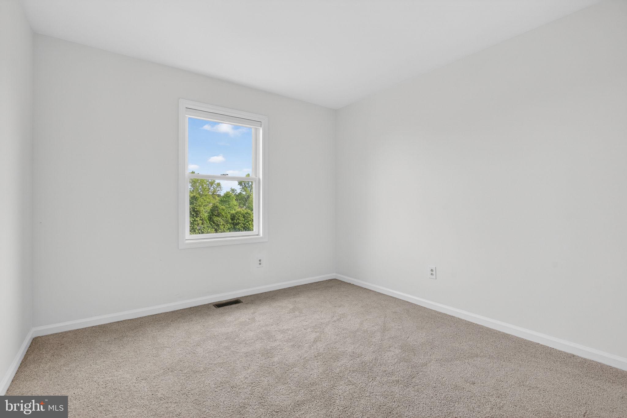 EMERALD HOLLOW ESTS - Residential