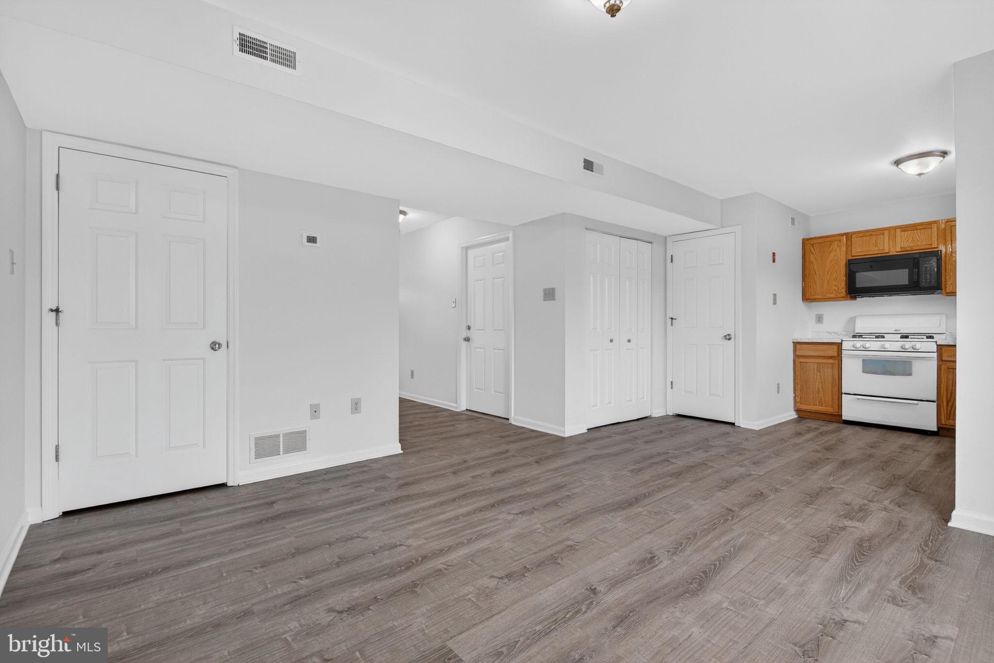 EMERALD HOLLOW ESTS - Residential