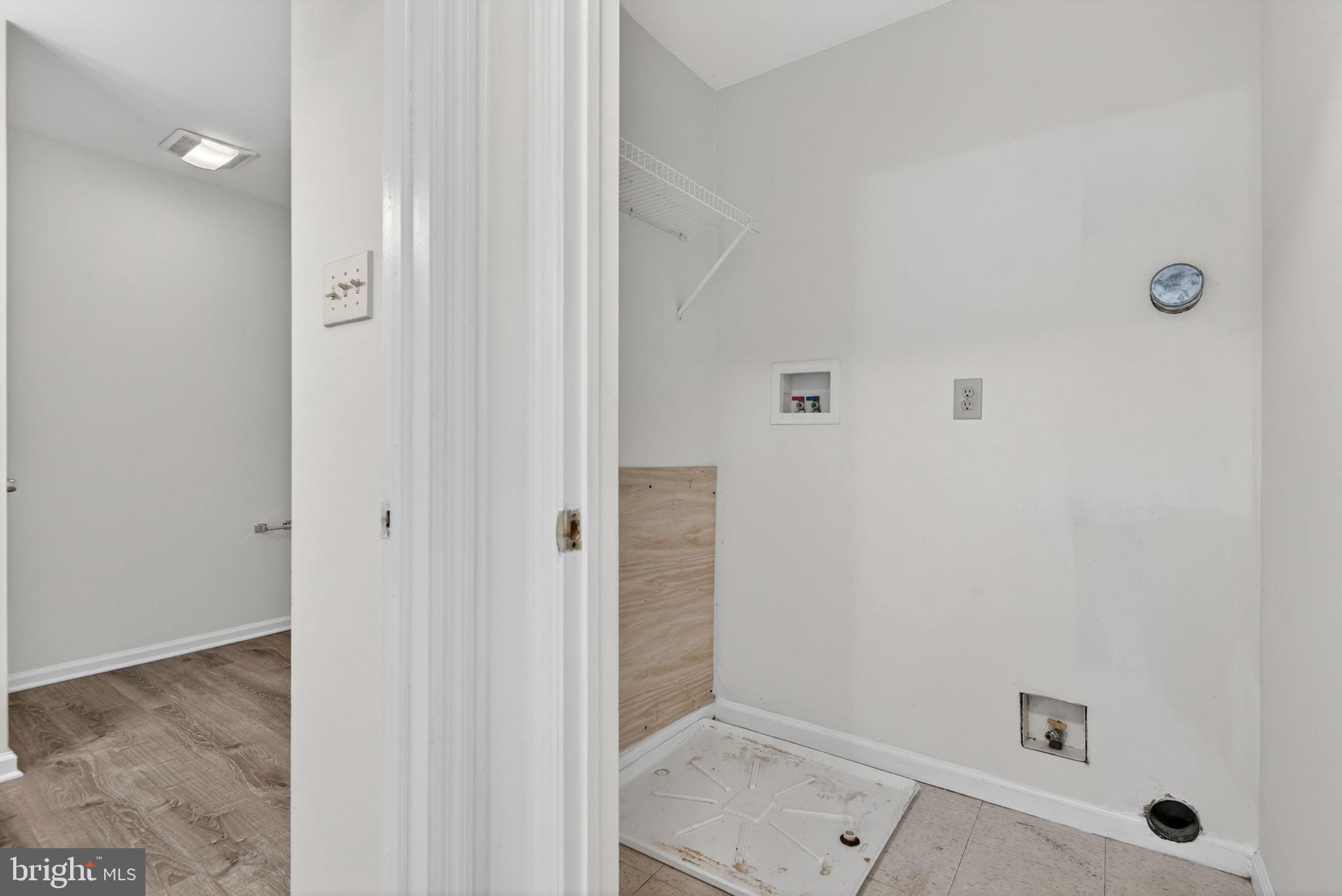 EMERALD HOLLOW ESTS - Residential