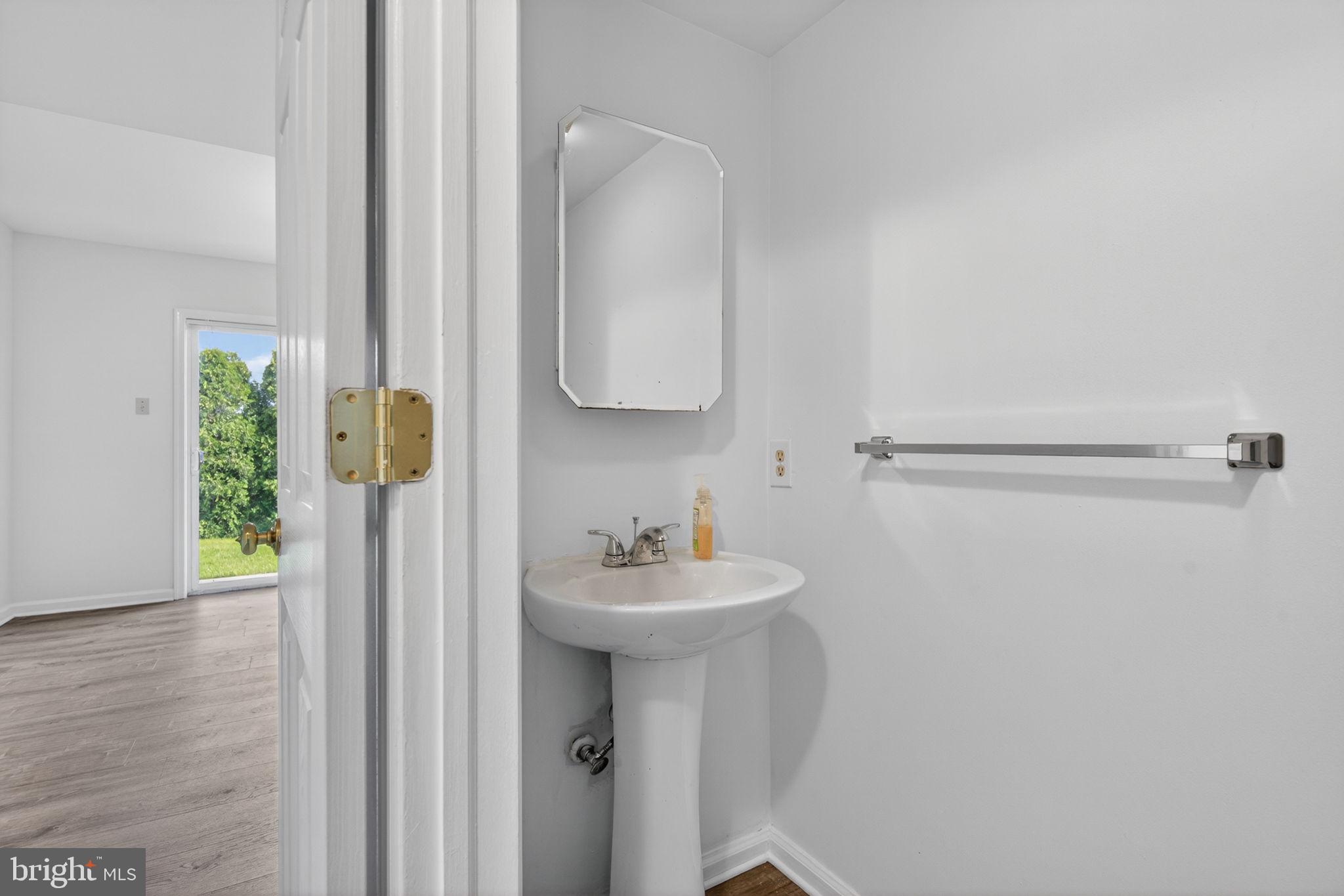 EMERALD HOLLOW ESTS - Residential